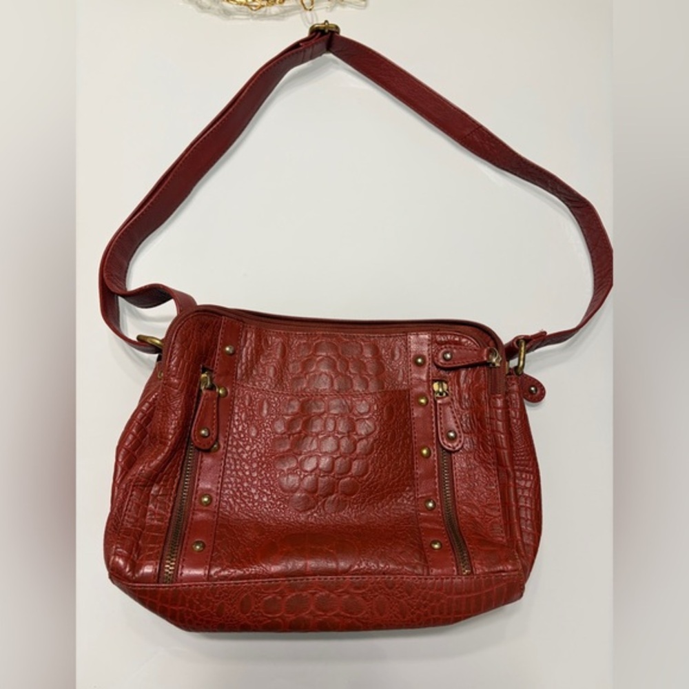 Chic Croc-Embossed Red Shoulder Bag